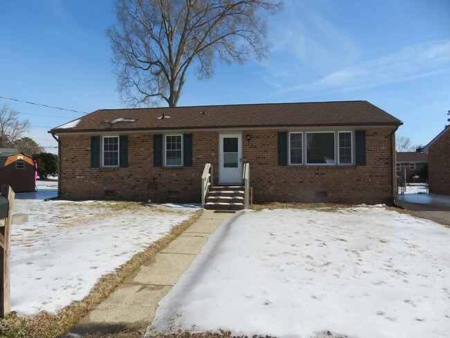 Building Photo - Colonial Heights