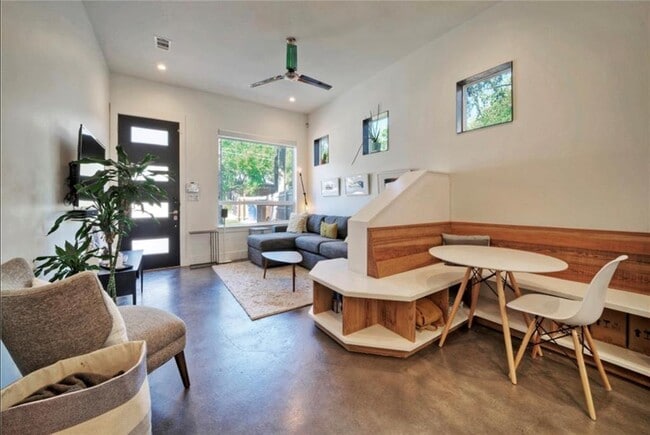 Photo - 4608 Santa Anna St