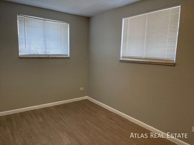 Building Photo - 5430 W 3rd Pl Unit 04