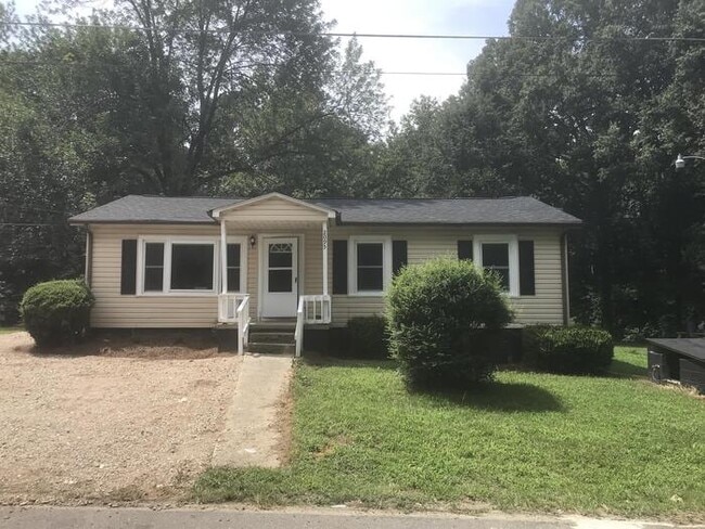 Building Photo - Huntersville: 3 bedroom 1 bath home