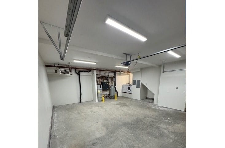 Photo - 529 Carroll Way