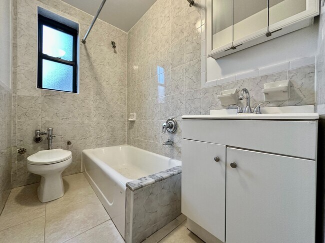 Photo - 44 Bennett Ave Unit 5C