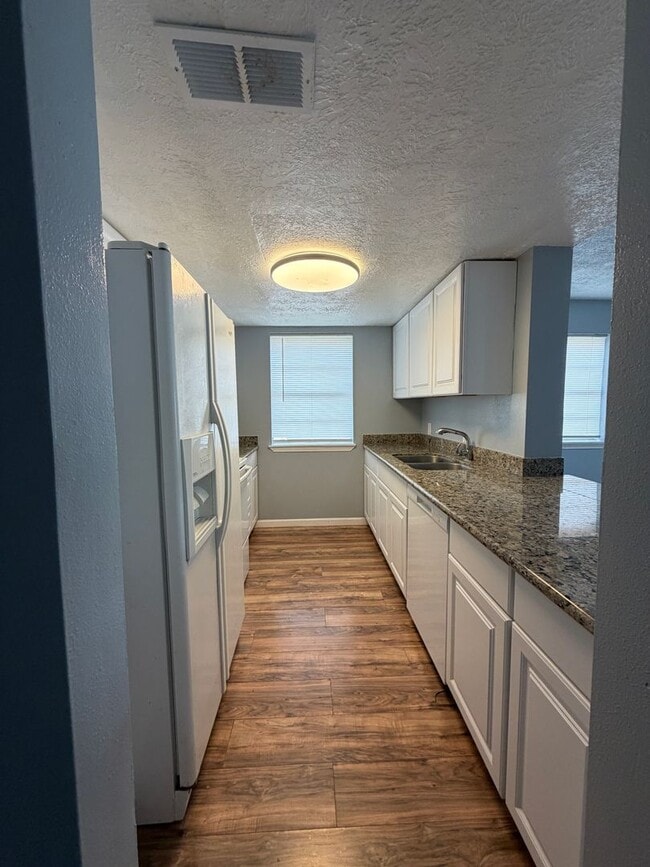 Photo - Spacious, 2 story townhouse