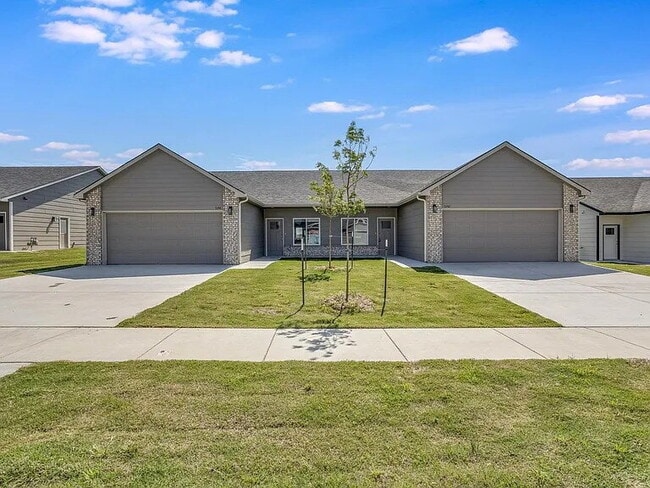 Building Photo - 5242 N Cypress Cir Rental