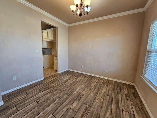 Photo - 604 NE Ave E Pl