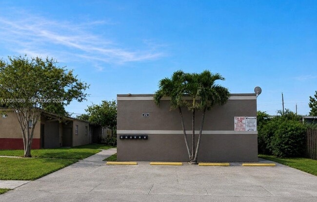 Building Photo - 272 SW 3rd St Unit A-D