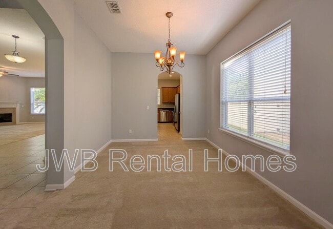 Photo - 129 Castlegate Ln