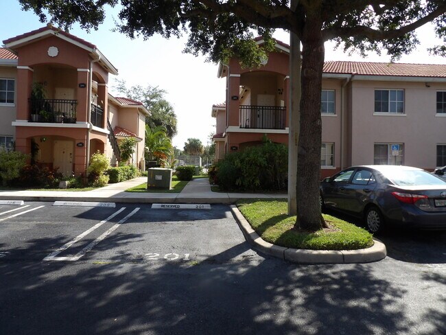 3800 N Jog Rd Unidad 201