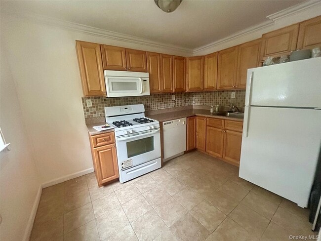 Photo - 75-22 255th St Unit 2nd Floor