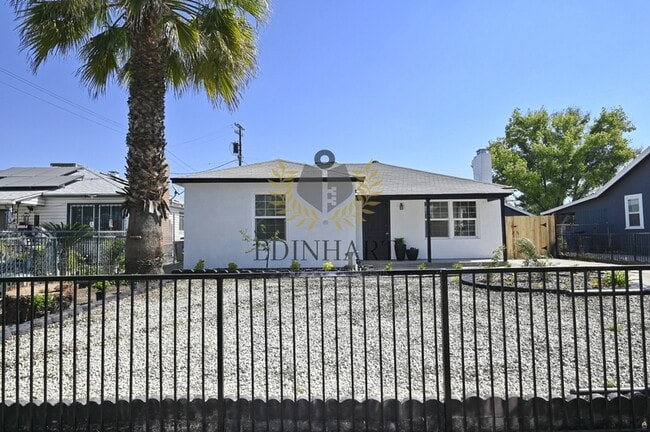 Photo - 1584 N Carruth Ave