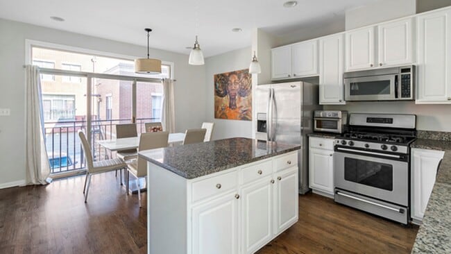 Photo - 720 W Evergreen Ave