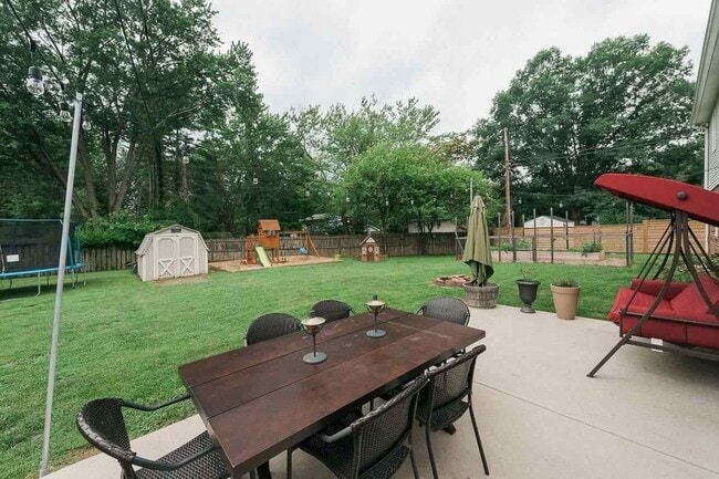 Photo - 2212 E Queens Way