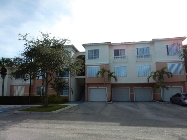Building Photo - 1106 Myrtlewood Cir E Rental