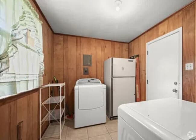 Building Photo - 1220 Silverwood Dr Rental