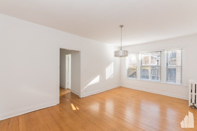 Photo - 7000 N Sheridan Rd