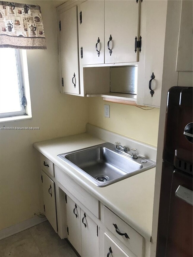 Building Photo - 8132 Harding Ave Unit 9