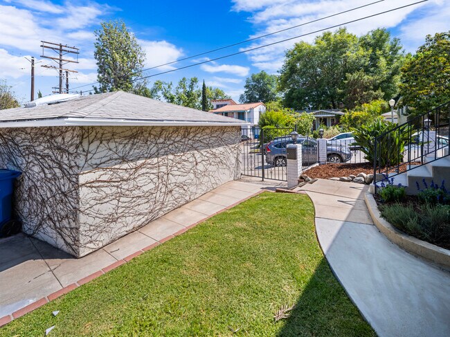 Photo - 2811 Angus St