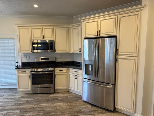 Building Photo - 208 Adams Pointe Blvd Unit 8