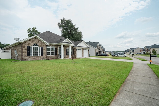 Photo - 729 English Oak Dr