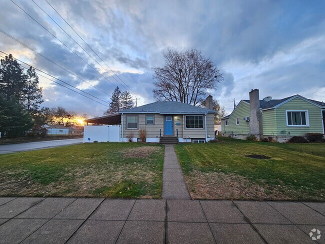 Building Photo - Stunning home in north Spokane