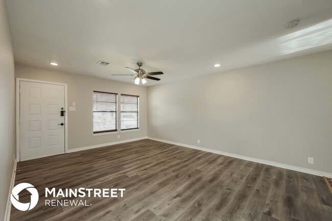 Photo - 6606 Gallery Oak St