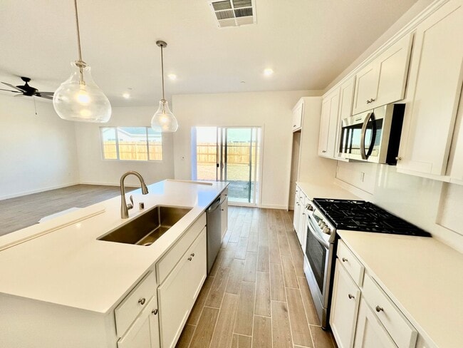Photo - Charming 3-Bedroom Single Story Home for Rent