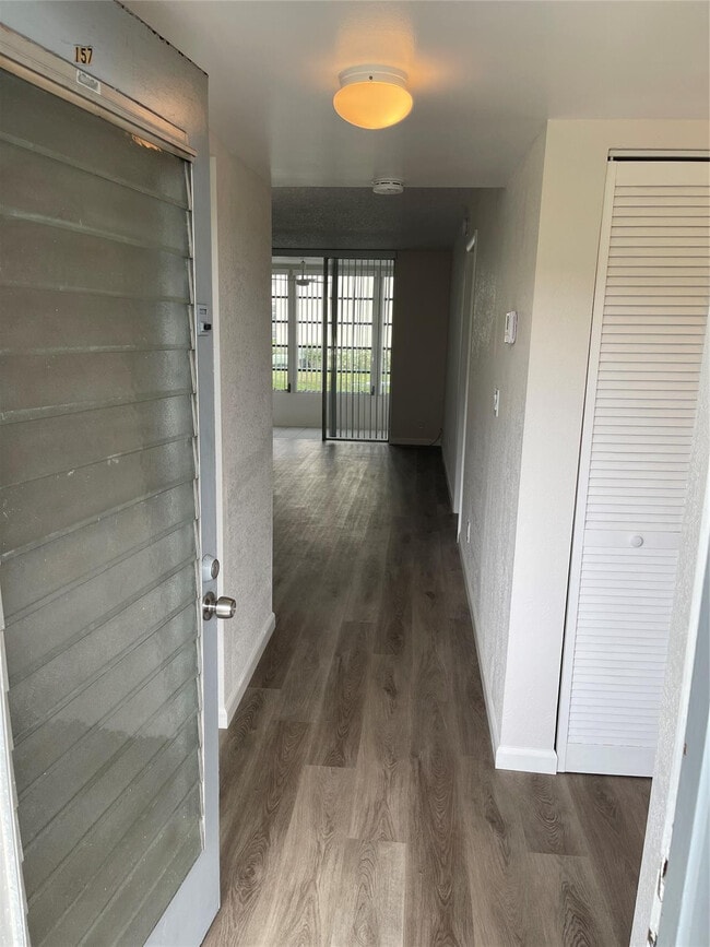 Building Photo - 3099 NW 48th Ave Unit 157