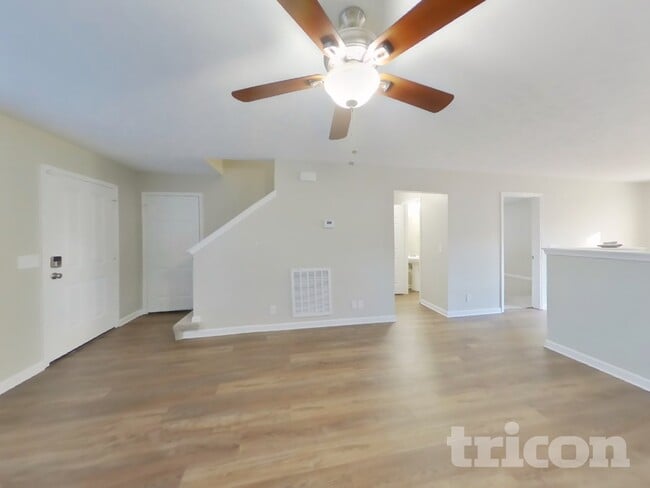 Photo - 2137 Erin Ln