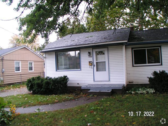 Building Photo - 1544 32nd St SW Rental