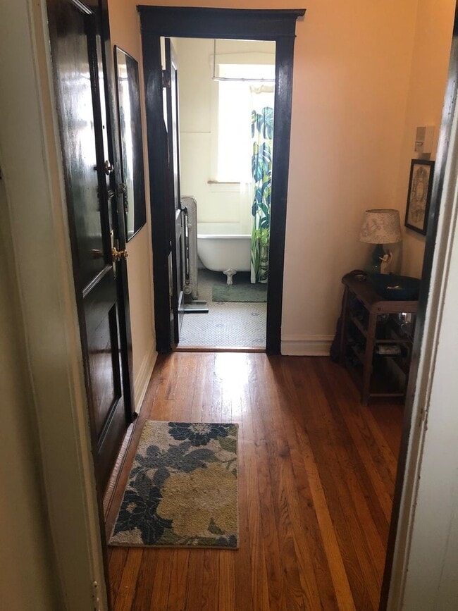 Photo - Sun-drenched Roscoe Village with sunny patio and yard Unit 3504-2