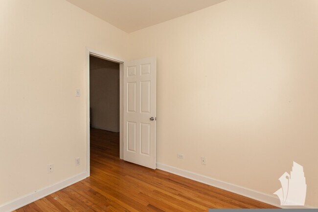 Photo - 3914 N Pine Grove Ave Unidad 2W