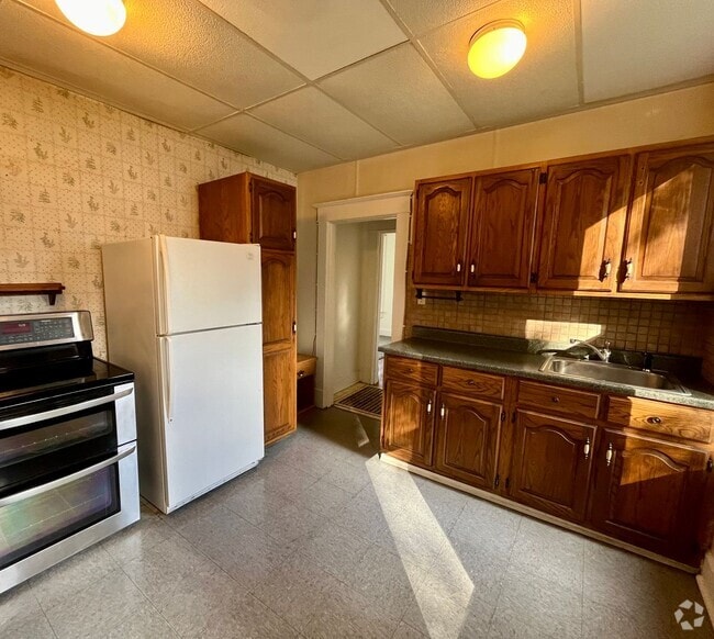Building Photo - 201 E 6th St Unit A Rental