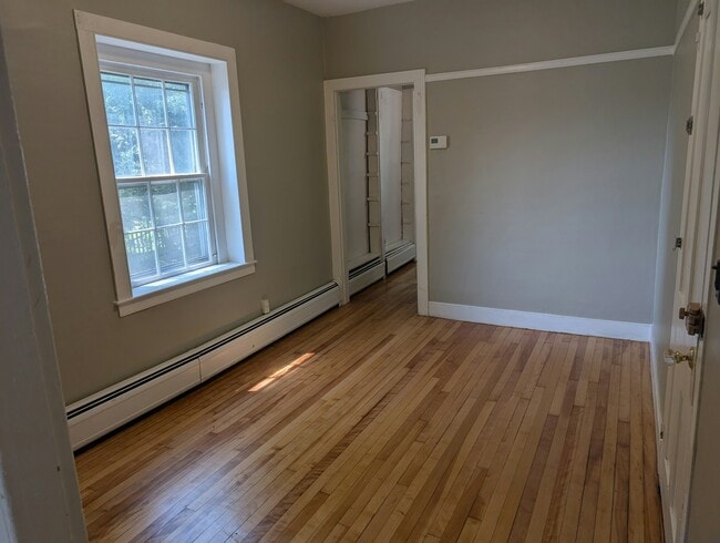 Building Photo - 108 Main St Unit 2
