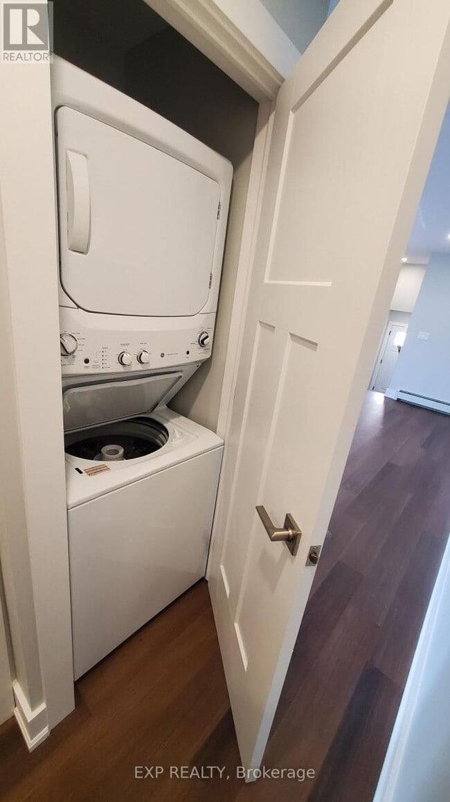 Photo - 640 West St Unité A