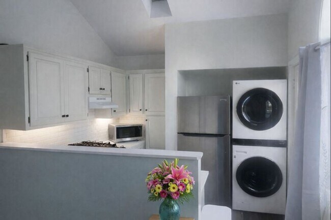 Photo - Spacious 1-bedroom, 1-bathroom (Cottage)