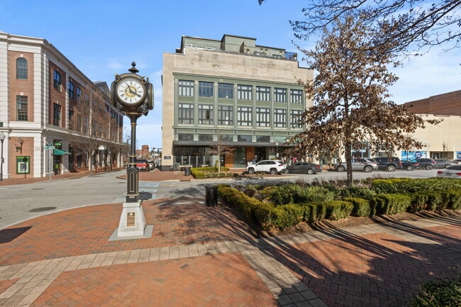 Aug Smith on Main