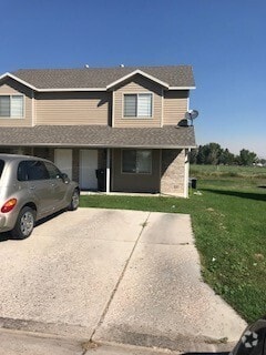 Building Photo - Beautiful Twin Home for Rent!