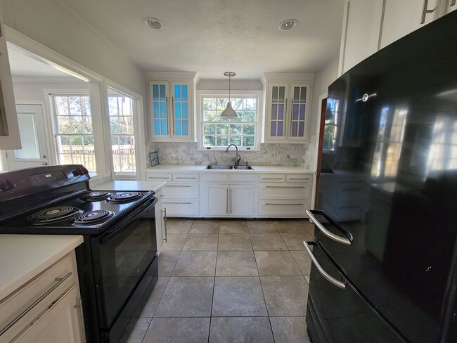 Photo - 6014 College Dr