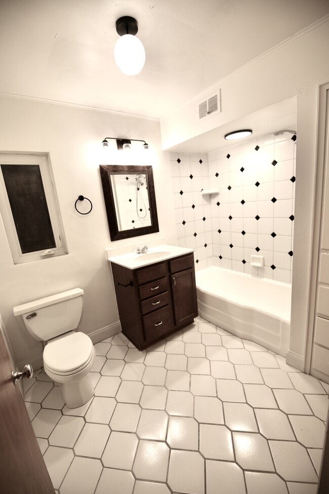 Photo - 3191 E Broad St