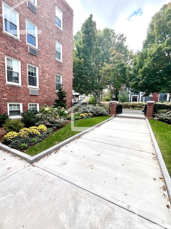 Photo - Beautiful 1 Bedroom Apt. one free month re...