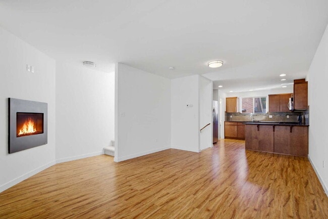 Photo - **Modern 2-Bedroom +Den Townhome in Seattle's Lake City Neighborhood!** Available NOW for RENT