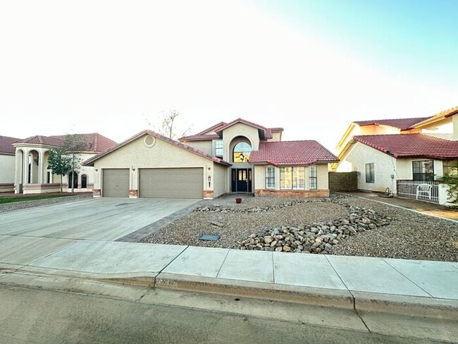 Photo - 946 N 59th St