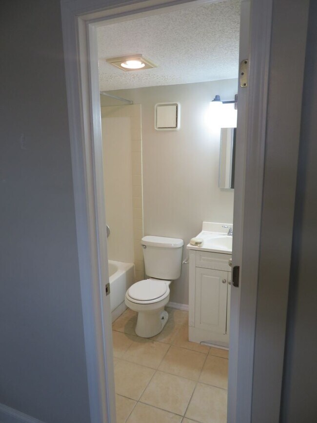 Photo - Fantastic deal on 1Bed/1Ba at Evian Towers...