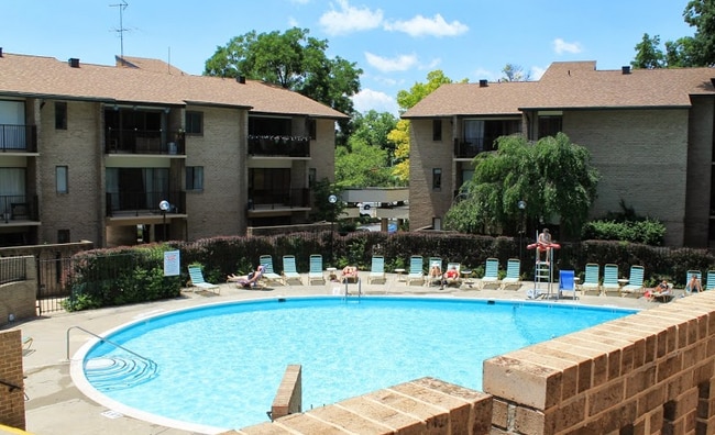 Outdoor Pool - 4 Monroe St Unit 1111
