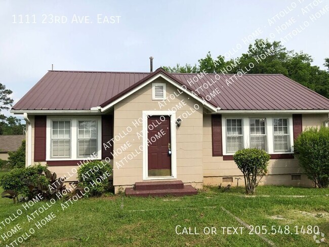 Building Photo - AVAILABLE IN JULY!  Cute 2 bedroom house w...