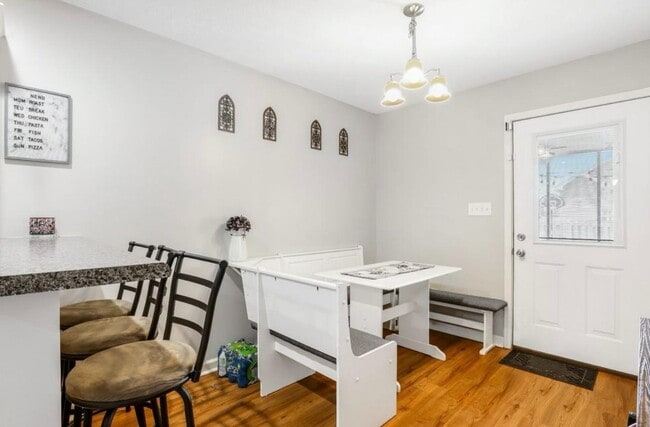 Photo - 397 W McGlothlin St