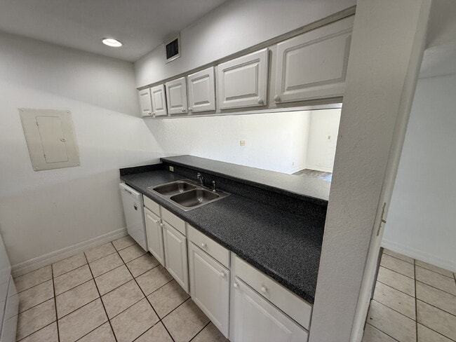 Photo - 920 Tennis Way