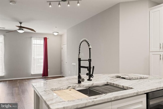 Photo - 9541 Center St