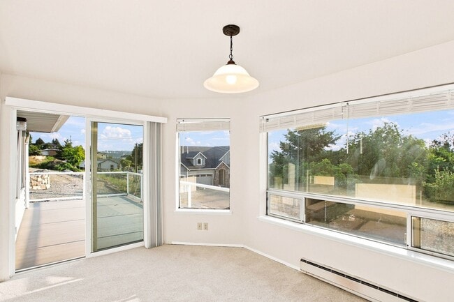 Photo - 6803-6805 E Side Dr NE