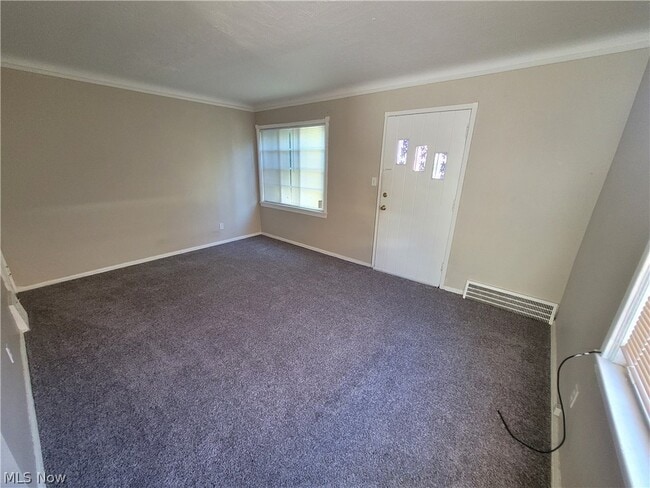 Photo - 255 E 250th St